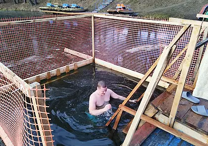 Могилевчане на Крещение окунались в ледяную воду в Печерске. Фотофакт