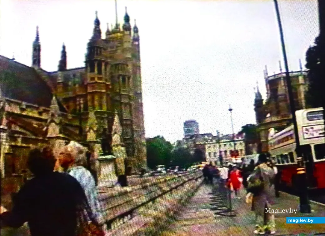 1998 год, Лондон. Электростанция Баттерси где-то неподалеку.