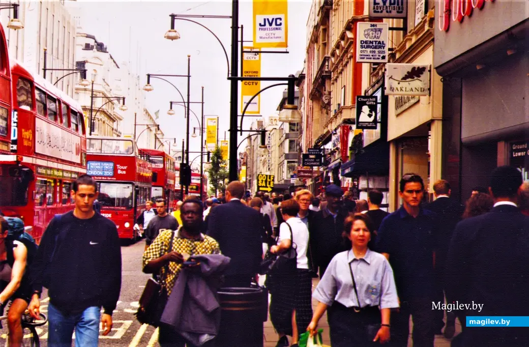 1998 год, Лондон. Электростанция Баттерси где-то неподалеку.