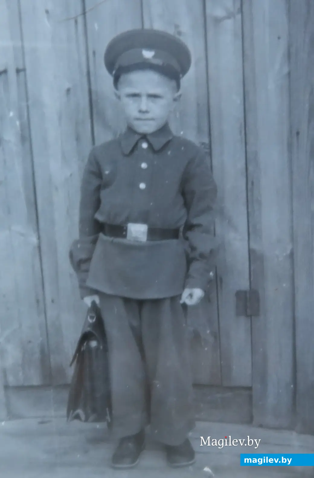 1950-е гг. Могилевская область, Чаусский район. Первоклассник Валерий Барашков.