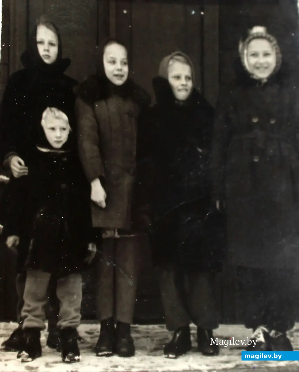 Могилев. Подруги. Улица Карпинского.