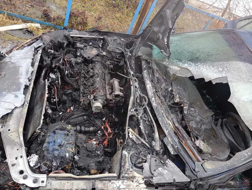 21.01.2025 г. Славгород. На ул. Юбилейной горел автомобиль. Фото: Могилевское областное УМЧС