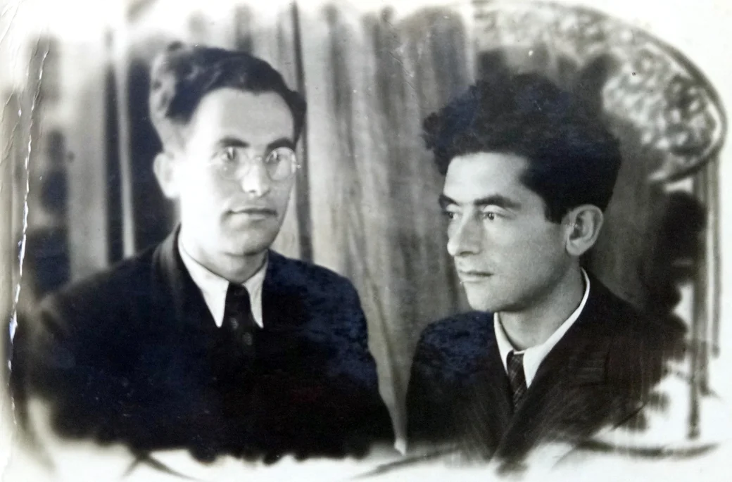1950-е. Борис Сандомирский (справа) с братом Ароном.