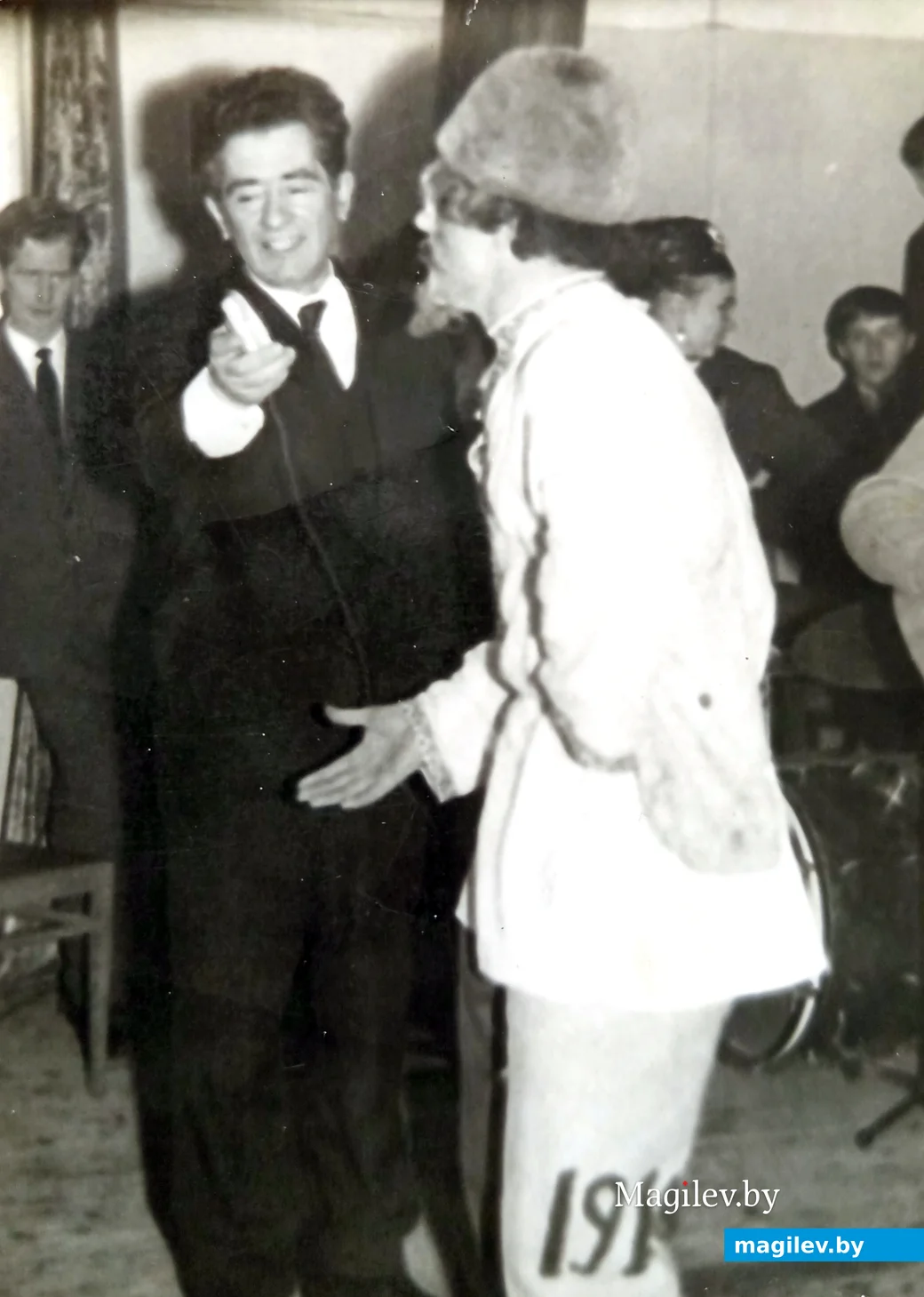 1960-е. Борис Сандомирский - ведущий на встрече Нового года.