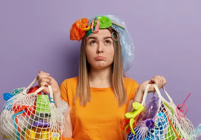 «Подсела в ТикТоке на «распаковки», покупаю ненужные вещи. Как справиться с собой?» Спросили у психолога