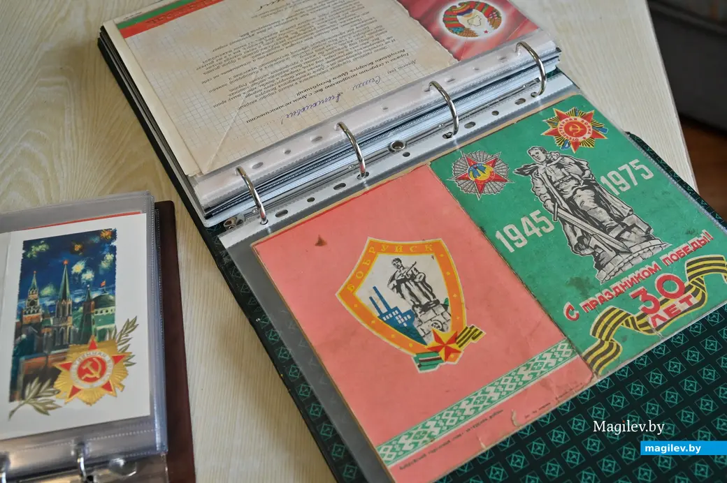 Бобруйск, 22.01.2025. Открытки и пригласительные билеты из коллекции Ивана Фролова. Фото: Александр ЧУГУЕВ.