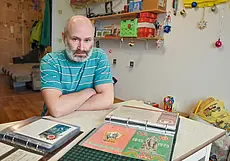 «Они впитали в себя историю». Бобруйчанин собирает необычную коллекцию открыток