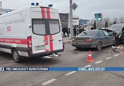 Три автомобиля столкнулись в Гомеле – девять человек в больнице