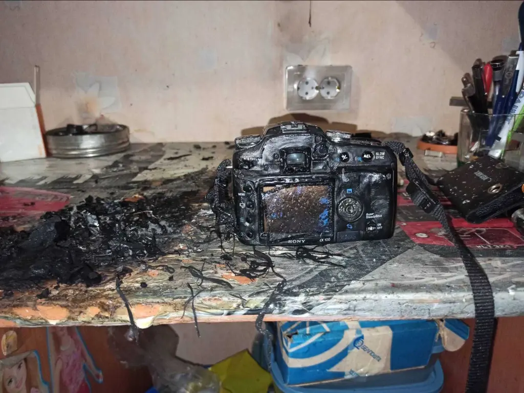25.01.2025 г. Осиповичи. Последствия пожара после подзарядки фотоаппарата.