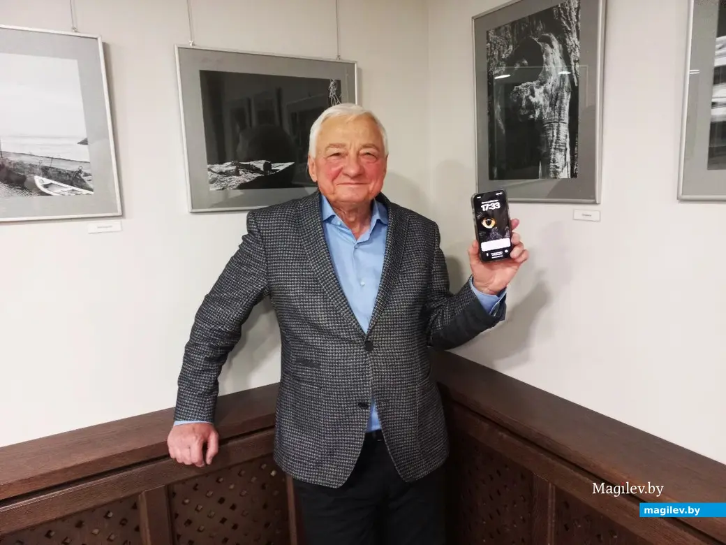 24.01.2025, Могилев, музей В. К. Бялыницкого-Бирули. Анатолий Кухарчук со своим «фотоаппаратом».