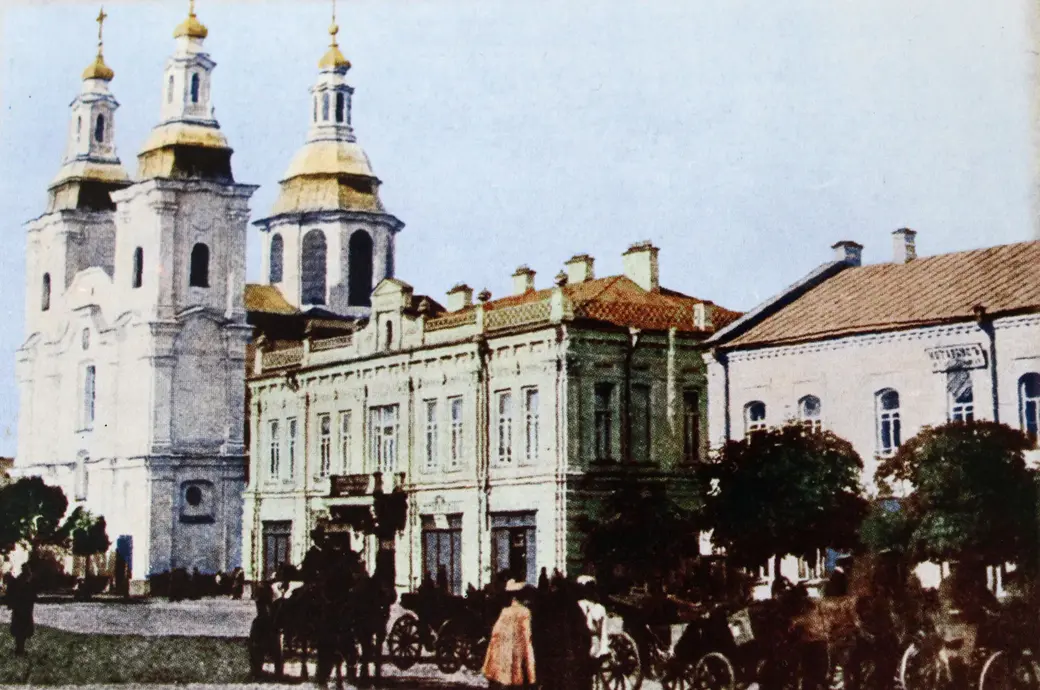 Начало 1900-х. Могилев. Воскресенская церковь и отель «Франция». Сейчас на этом месте этнографический музей и центр народного творчества. Фото из серии «Магілёў: з