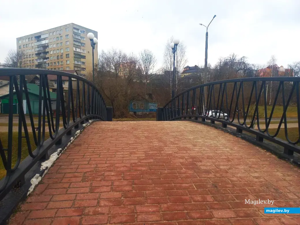 29.01.2025, Могилев, переулок улицы Вербовой выходит прямо к очаровательному мостику через Дубровенку.