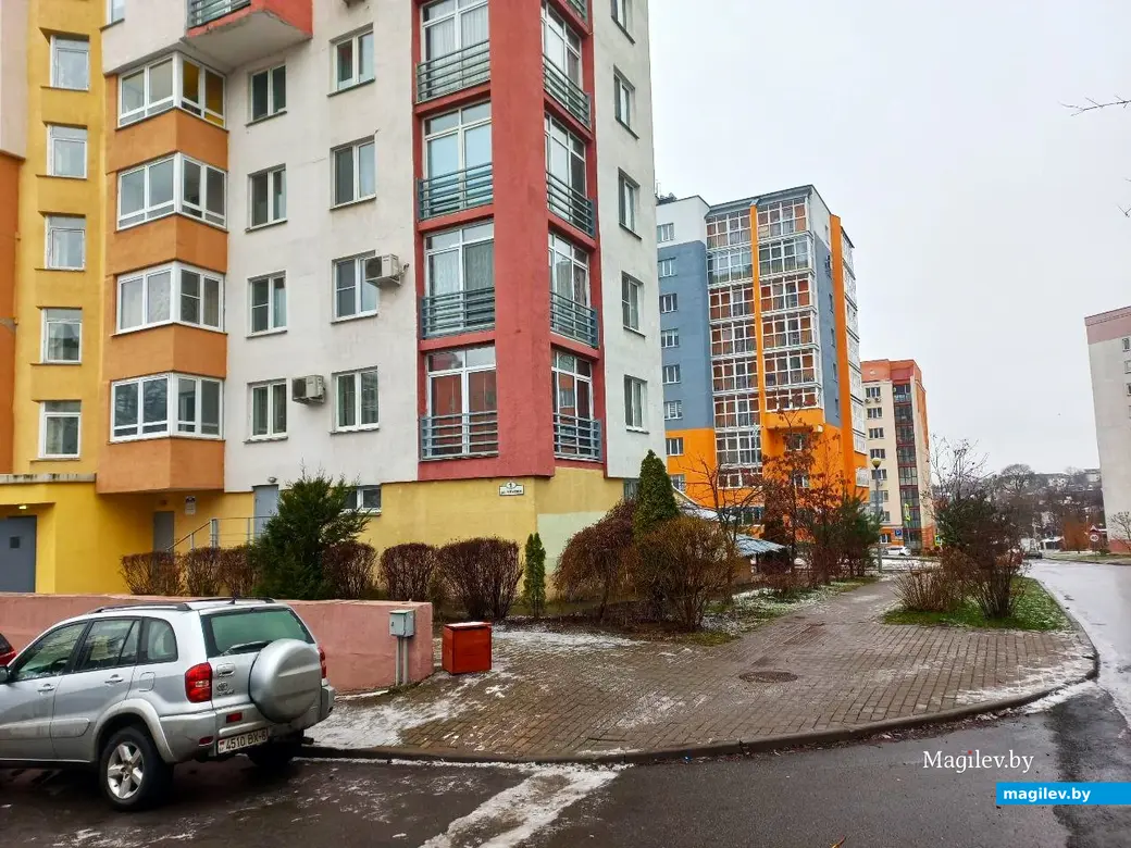 2025 г., Могилев, улица Чехова, Слева когда-то можно было увидеть тот самый дом по Клубному оврагу.