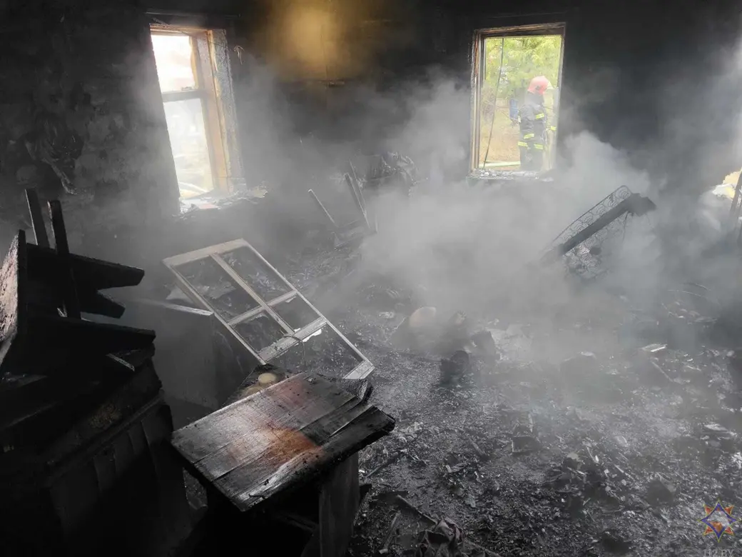 1 февраля 2025 года. На пожаре в частном жилом доме в деревне Рики Могилевского района погиб пенсионер.