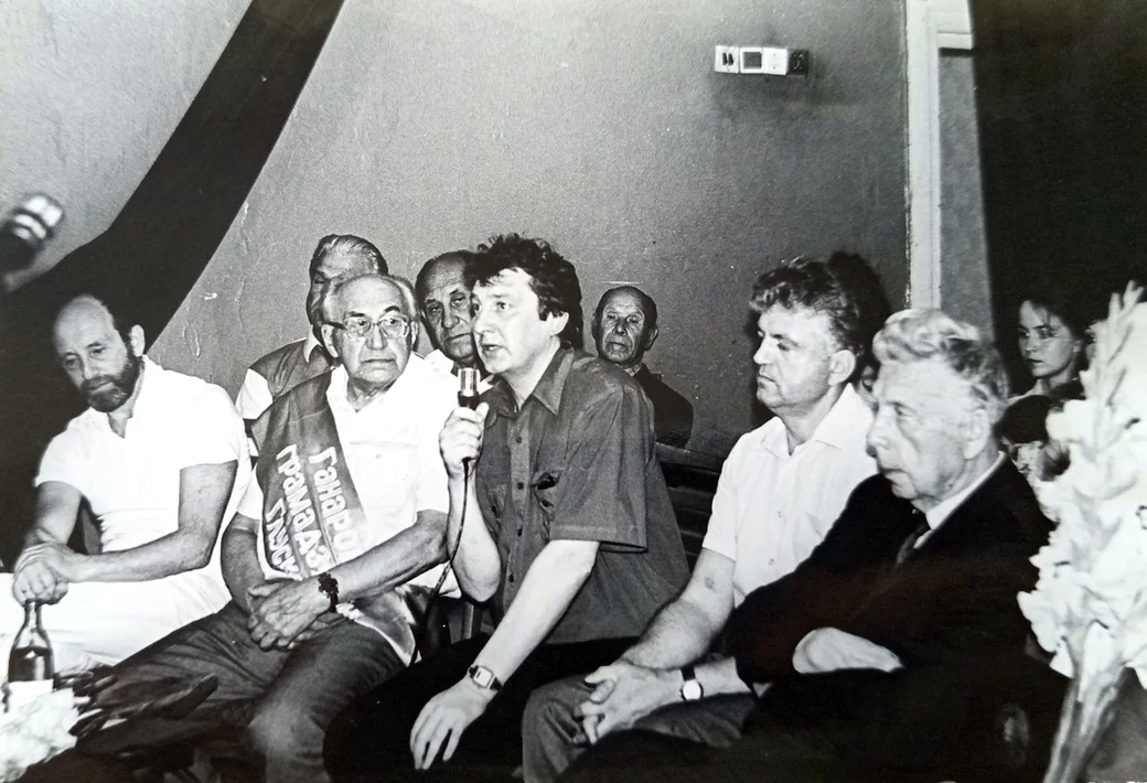 1990-е. Глуск. Традиционная встреча с земляками. Сергей Граховский - второй слева.