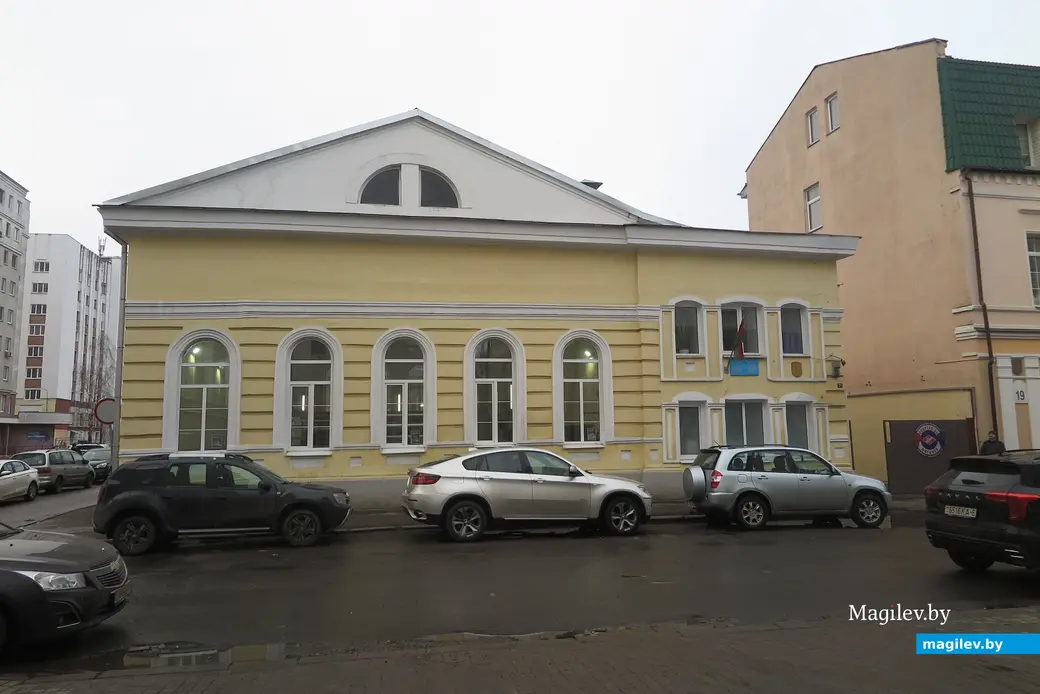 Февраль 2025 г. Могилев, пер. Пожарный. Здесь раньше располагалась Купеческая синагога, а сейчас - детско-юношеская школа и зал бокса.