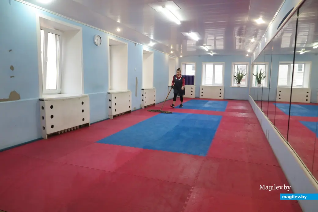 Февраль 2025 г. Могилев, пер. Пожарный, детско-юношеская школа «Спартак-35». А в этом помещении в бытность синагоги молились женщины.