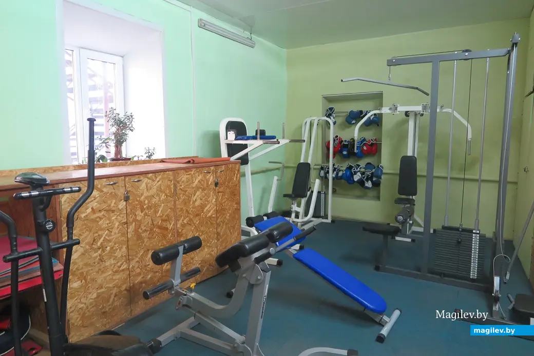 Февраль 2025 г. Могилев, пер. Пожарный, детско-юношеская школа «Спартак-35». Вот в этой комнате когда-то жили люди...