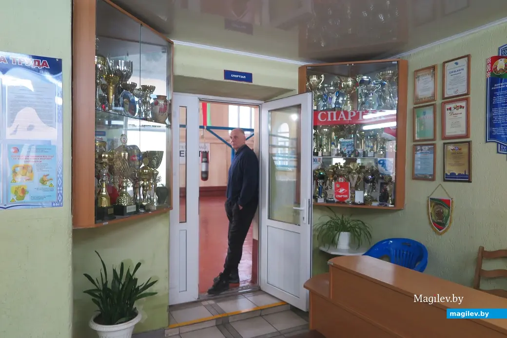 Февраль 2025 г. Могилев, пер. Пожарный, детско-юношеская школа «Спартак-35». Лишь малая толика наград воспитанников школы.