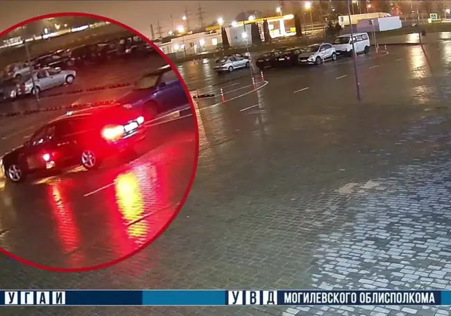 В Могилеве иностранец на Audi столкнулся с припаркованным автомобилем и уехал