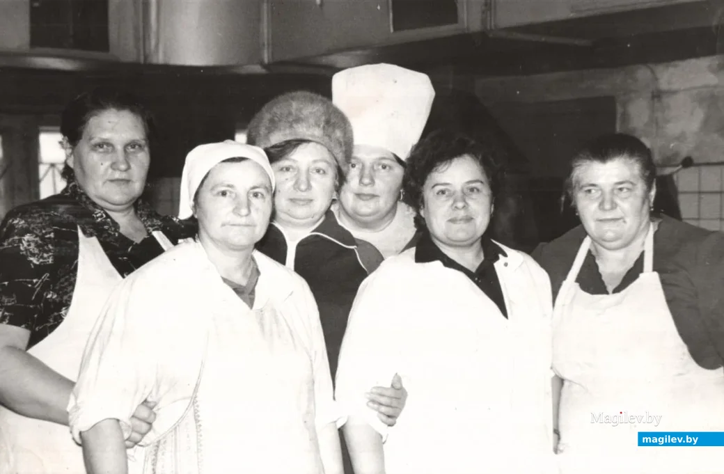 Бобруйск 1984 год. Коллектив столовой №4. Слева Полина повар, Галина Дегтеренок, Галина кассир,