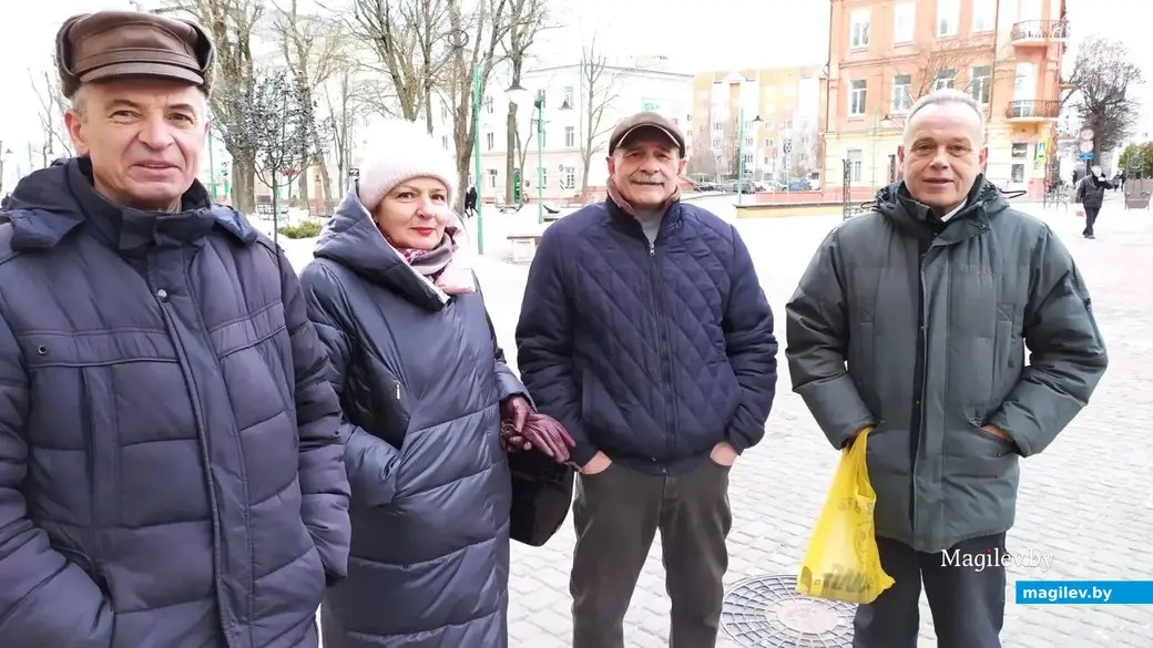 2 февраля 2025 года, Могилев, Звездная площадь. Одноклассники постепенно собираются.