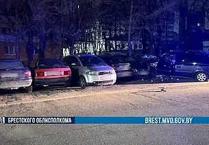 В Бресте пьяный юный водитель без прав повредил 14 автомобилей, пытаясь скрыться от ГАИ