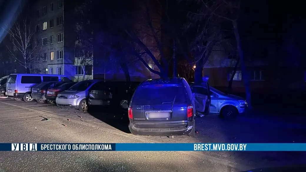 Брест, 9 февраля 2025 года. Пьяный водитель пытался скрыться от ГАИ и повредил 14 автомобилей.