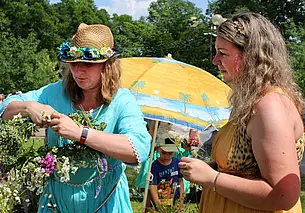 «Дома станет плохо, некому «скорую» вызвать, а на улице упаду, прохожие в «103» позвонят…»