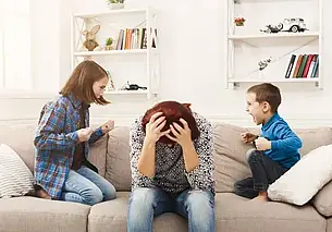 Дети постоянно ссорятся из-за игрушек  Младший истерит и может ударить сестру