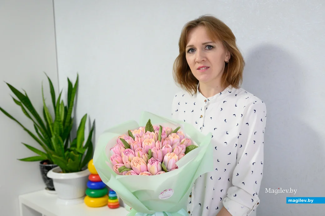 11.02.2025. Бобруйск. Алена Ломоносова со своим зефирным букетом. Фото: Александр ЧУГУЕВ.