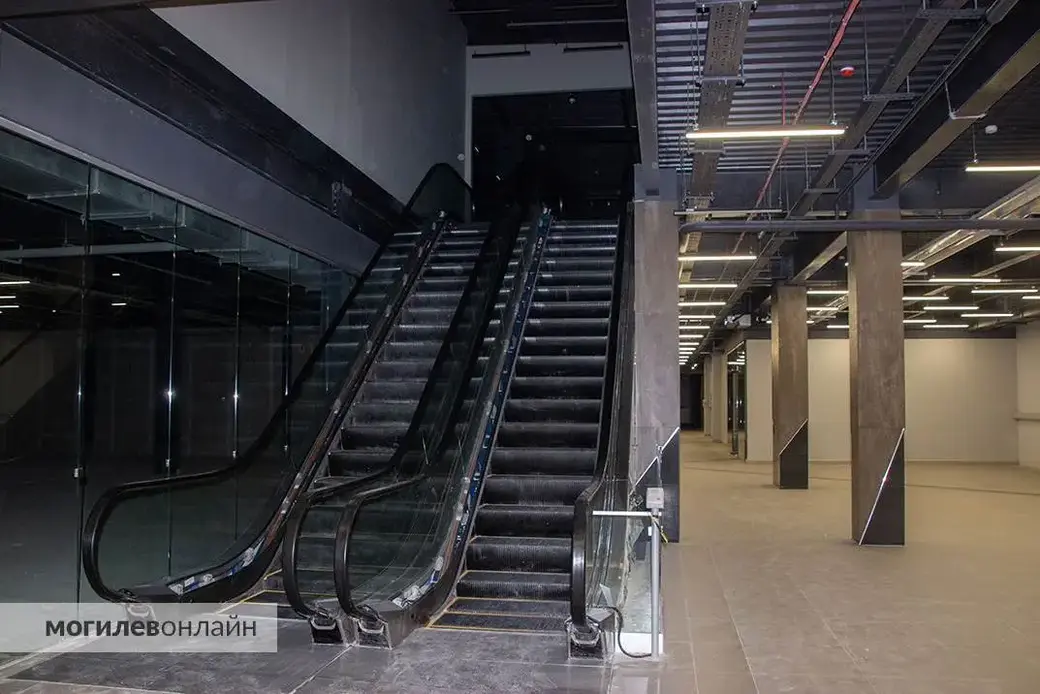 Осень 2024 г. Могилев, пр. Мира, ТРЦ SKY MALL. Фото: Mogilev.Online.