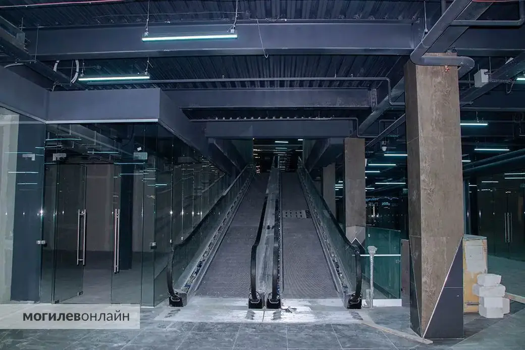 Осень 2024 г. Могилев, пр. Мира, ТРЦ SKY MALL. Фото: Mogilev.Online.