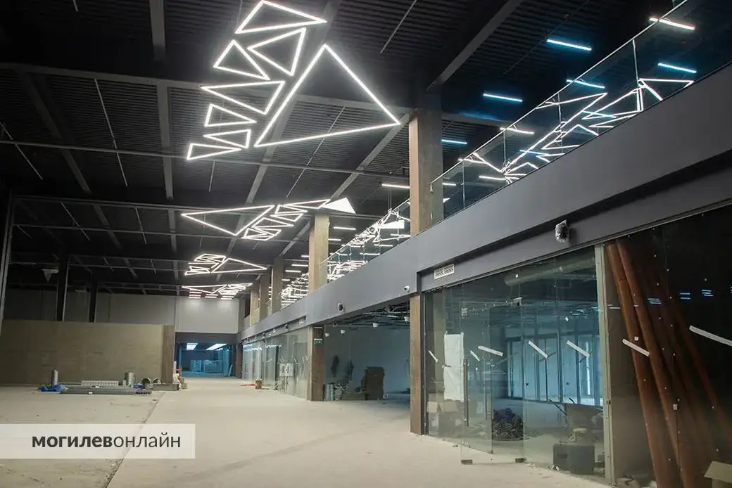 Осень 2024 г. Могилев, пр. Мира, ТРЦ SKY MALL. Фото: Mogilev.Online.