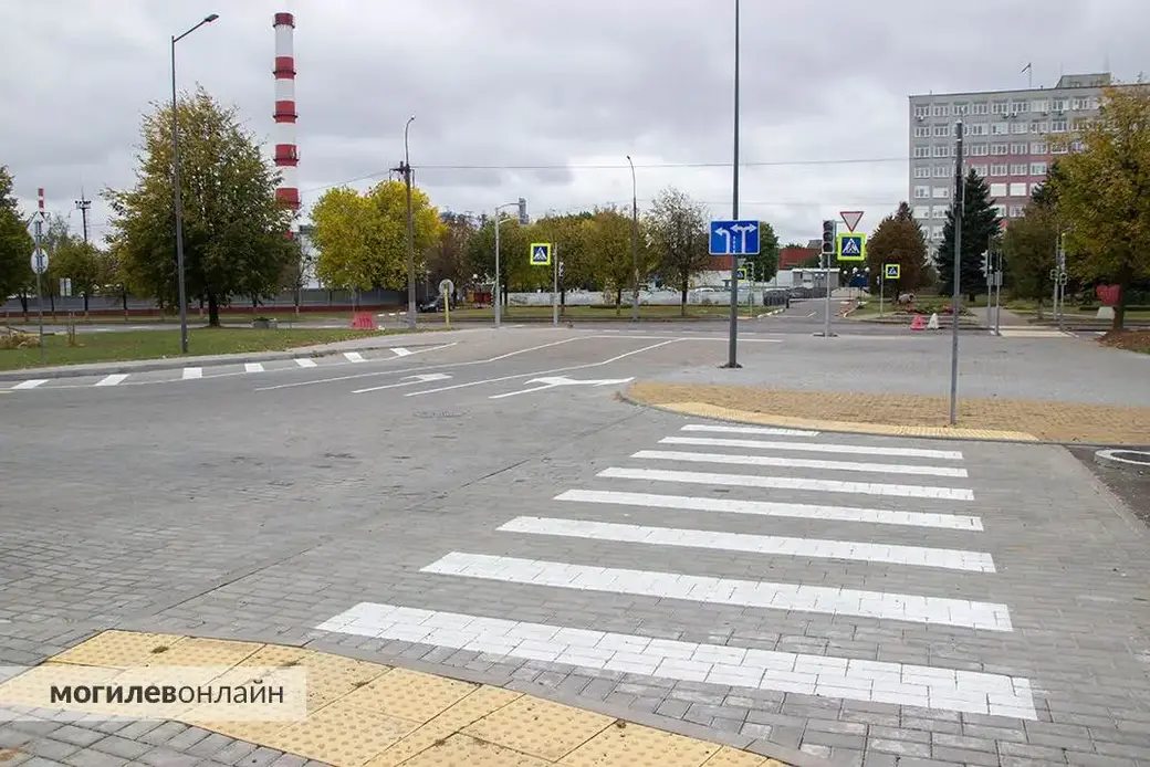 Осень 2024 г. Могилев, пр. Мира, территория рядом с ТРЦ SKY MALL. Фото: Mogilev.Online.