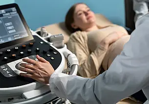 В Беларуси планируют определять генетические отклонения плода по анализу крови матери