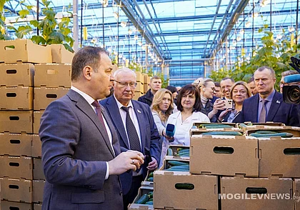 Премьер-министр Беларуси посетил ОАО «Рассвет» Кировского района. Фотофакт