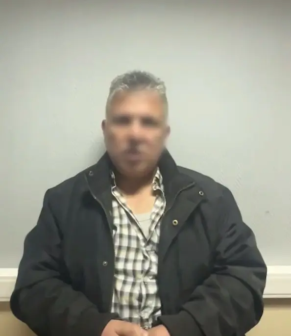 Задержанный мужчина рассказывает, что приехал с девушкой для того, чтобы та смогла «уступить родительские права на ребенка» в пользу гражданина России. Скриншот видео