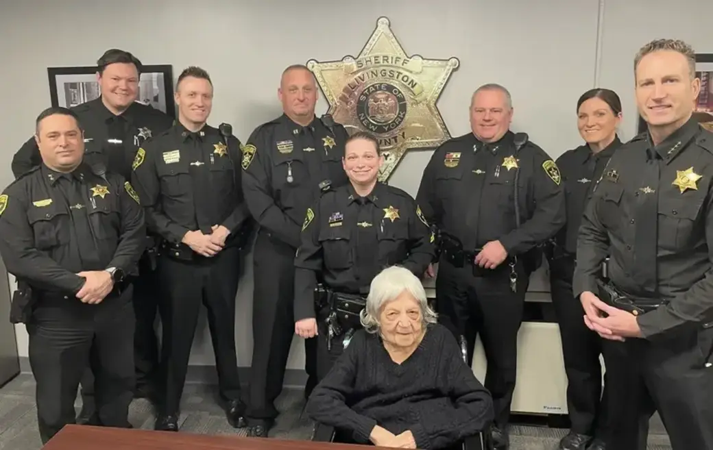 Лоретта под надежной охраной! Фото: Офис шерифа округа Ливингстон.