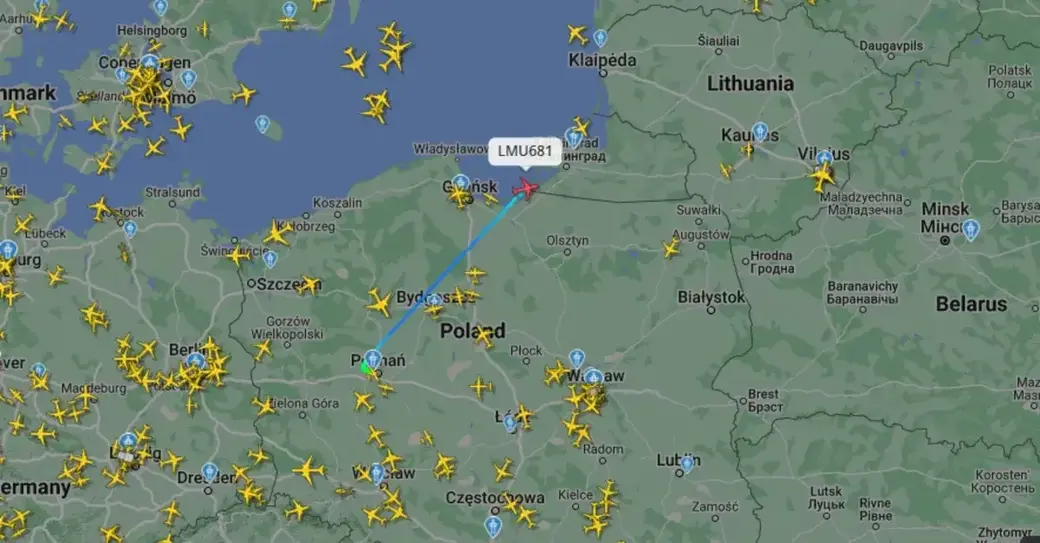 На данный момент самолет подлетает к Храброво. Скриншот FR24.