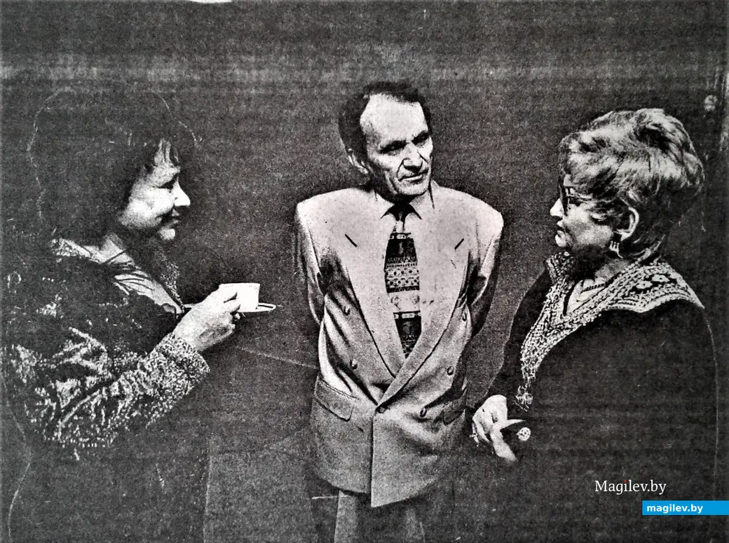 1995 г., Могилев. Слева направо: Тамара Миансарова, Игорь Лученок, Нелли Богуславская.