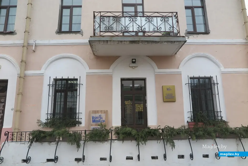 Февраль 2025 г. Могилев, ул.Ленинская, компания «Могилевоблтурист». Это здание буквально дышит историей!