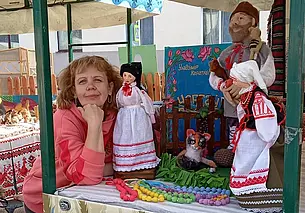 От кукол до картин маслом. Как рукодельница из Осиповичей превратила хобби в заработок