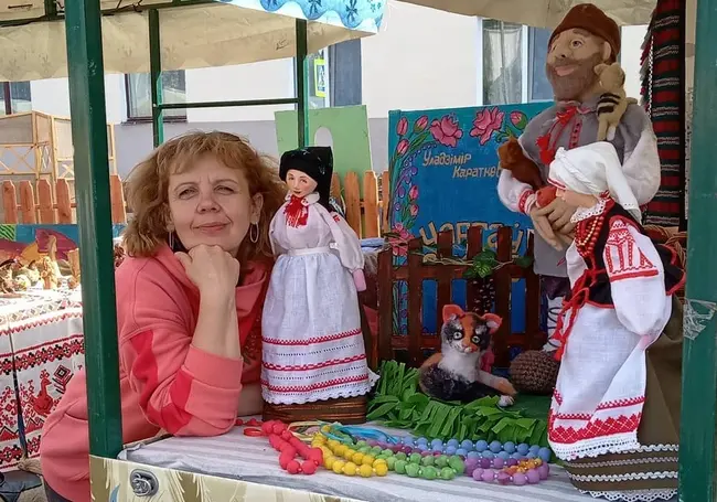 От кукол до картин маслом. Как рукодельница из Осиповичей превратила хобби в заработок