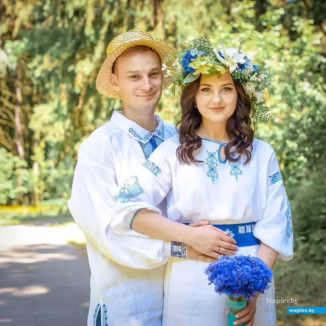 На работу над сорочкой, платьем и поясом ушло два месяца.