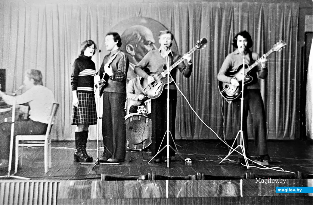 1970-е годы, Могилев. Филипп (справа) в составе ВИА Могилевского педагогического института.