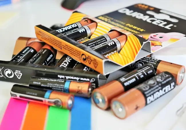 18 февраля 225 лет батарейке. Чем она опасна? Разъясняем