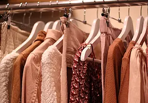 В Могилеве запретили продавать более 170 наименований одежды и обуви импортного производства