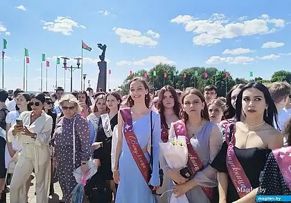 Когда в школах Беларуси прозвенят последние звонки