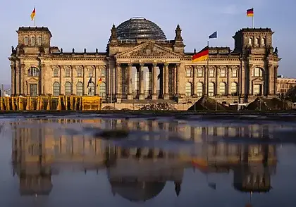 Досрочные парламентские выборы проходят в Германии